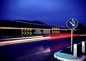 女人和男人在床的APP：双人竞速新作同床共轭上线，虚拟驾驶舱考验真实默契-3