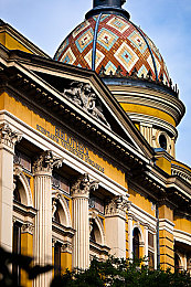 亚洲一区一区一区:霓虹隧道穿梭,东方都市竞速美学新体验-3