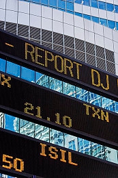 男同调教sm:《赛道大师》深度解析,专业调校如何让赛车性能突破极限-5