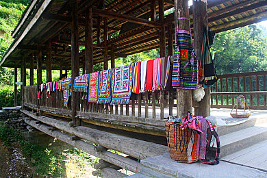 东北大坑父亲和女儿的故事：末日废土温情驾驶，改装车辆承载父女生存誓言-4