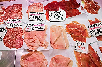 台湾佬成人中文网222vvv:硬核竞速新作极速纪元湾岸发布,动态天气与拟真物理重塑赛道艺术-2