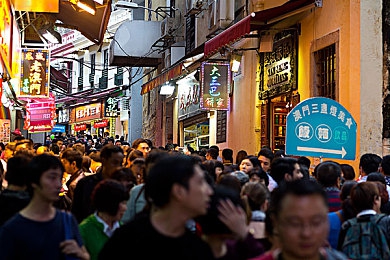 色多多视频下载引发热议:霓虹狂飙内置视频编辑功能引发争议,开发者回应将优化审核机制-4