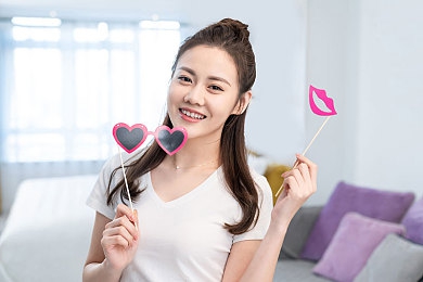 婷婷五月天丁香：《极限竞速地平线5》五月季节更新，驶入紫色花海竞速新篇章-5