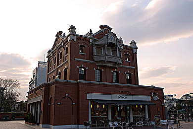 av娱乐:感官竞速新纪元,虚拟驾驶的艺术革命-3