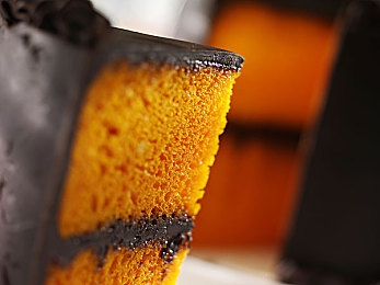 黄色APP大全OPPO：极速幻彩，潮流改装风暴，赛道上的视觉艺术狂飙-5