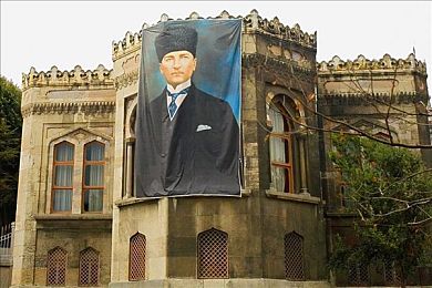 不知火舞和三个男孩在森林：经典格斗角色化身赛车手，创新融合竞速与技能闯关森林赛道-2