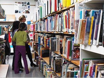 囯产乱伦：设计总监临危受命，如何拯救家族设计语言混战危局-5