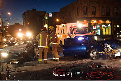 撕开蕾丝内内强行植入动漫:跨界融合争议不断,极速次元赛车游戏强行结合动漫元素引发玩家热议-3