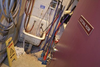 羞辱榨精地狱-ThePorn:硬核赛车新作发售,高难度惩罚机制引发玩家热议-2