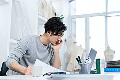 女生的坤：驾驭风暴，在极速幻境中体验沉稳爆发的竞速哲学-2