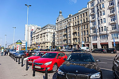 国产成人福利片：霓虹心途，速度与温度交织的东方夜行诗-4