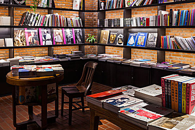 melody marks 超人是哪一部:竞速英雄都市传奇正式发售,未来战车与超能力重塑开放世界体验-3