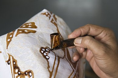 美女光身子软件:硬核赛车模拟新作上线,剥开车壳揭秘机械美学,工程师模式颠覆传统玩法-3