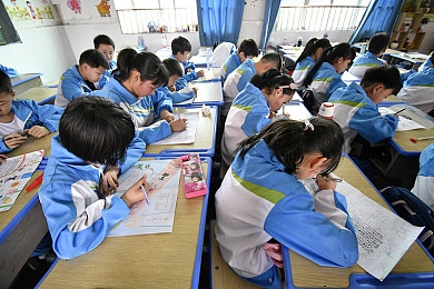 男女上床视频软件：极速同眠虚拟伴侣竞速之旅，情感赛道狂飙新体验-5