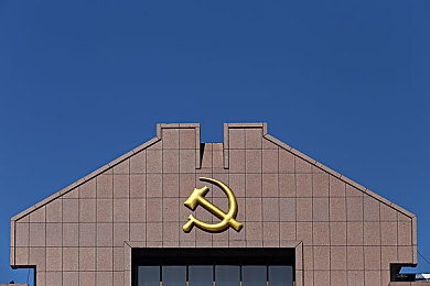 未满十八禁止网站:昼夜狂飙,棕榈城的速度悖论与成年驾驶艺术-4