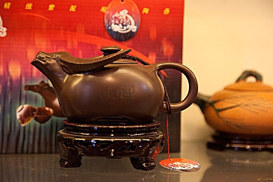 歪歪动漫入口：幻想竞速，次元裂隙间的极速穿梭-3