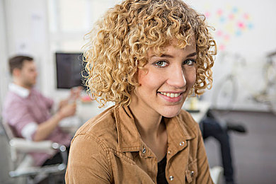 开心婷婷五月丁香：极速绽放，都市花海中的浪漫竞速与成长之旅-2