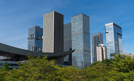 男生和女生叉：极速搭档革新竞速，双人共驾挑战默契极限