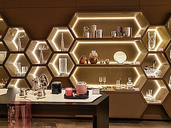 人猿泰山,意大利三级片电影：原始本能驾驭钢铁猛兽，征服狂野丛林赛道-3