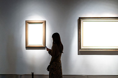 美女被撅起屁股网站:极速狂飙,车尾扬尘的物理艺术之旅-2