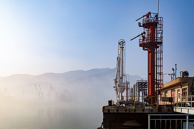 床上打扑克又疼又叫：卡牌策略与极限竞速融合，年度创新游戏今日正式上线-4