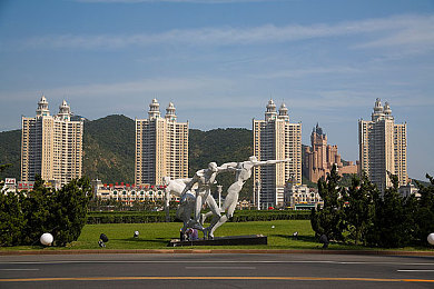 一捏胸一边亲一边摸下面：引擎轰鸣，人车共鸣，揭秘都市夜行的速度与情感艺术-3