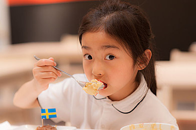 床上打朴克：疾速改装，策略卡牌赛道对决-3