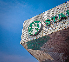 黄网站软件：揭秘都市狂飙黑市改装，游走灰色地带的极速法则-4