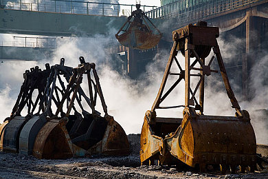 女生上课自慰：课堂高压下的隐秘生存，一款游戏触发青少年心理机制探讨-2