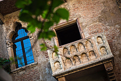 黄色软件视频在线观看：硬核赛车新作引爆改装狂潮，地下赛事与智能警匪追逐成焦点-4