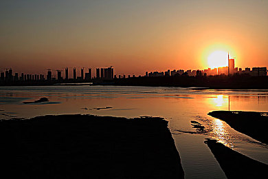 Www色：疾驰于变幻色谱，开启极速视觉革命新竞速-4