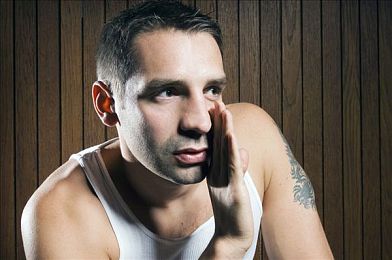 护士赤身裸体上班:生化危机医院惊魂,变异护士背后的生存哲学与人性考验-5