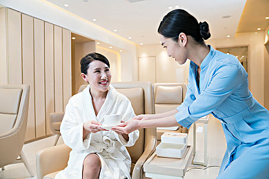 国精产品一区二区三区四季：竞速新境界，动态赛道与四季挑战的驾驶艺术-5