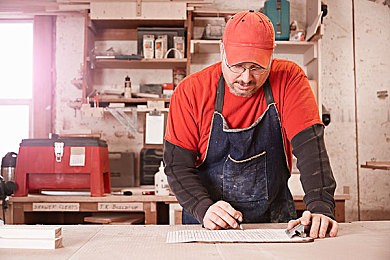 学校惩罚室掰开屁股抽屁眼：纪律学院深度解析，惩戒系统的策略平衡与道德边界探讨-5